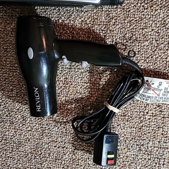 Gently loved Revlon hair dryer and Conair Platinum Flat Iron / Straightener Deal - Picture 2 of 13
